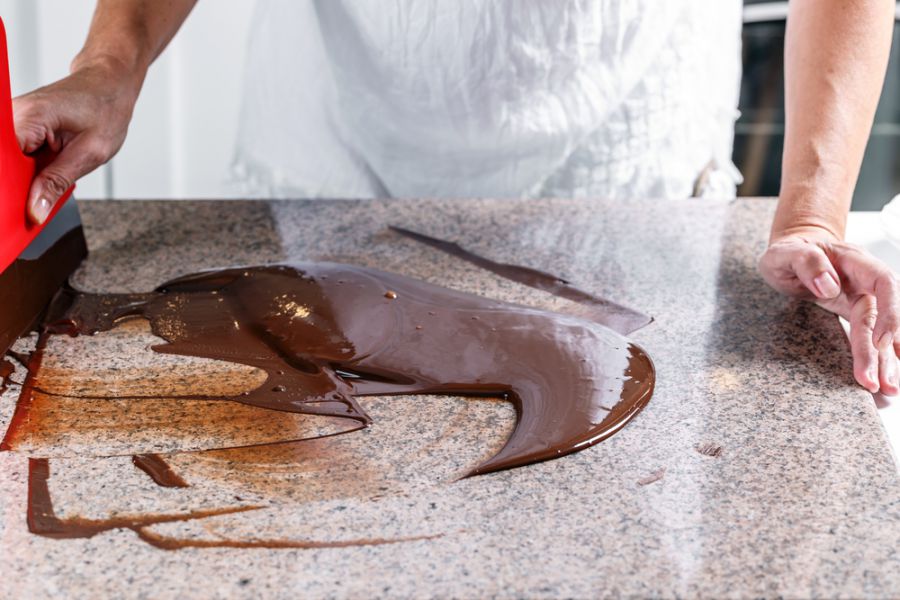 Tempering the chocolate